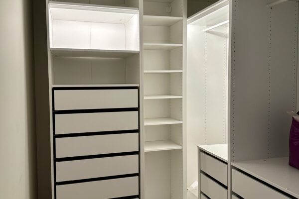 IKEA PAX hjørneskap med lys