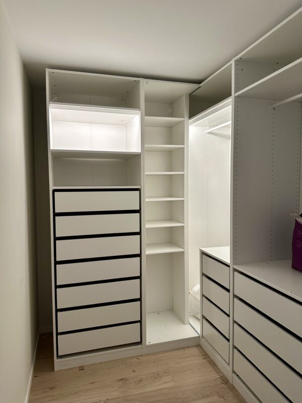 IKEA PAX hjørneskap med lys