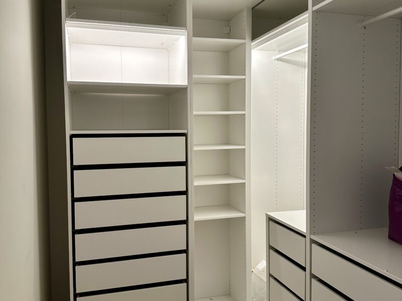 IKEA PAX hjørneskap med lys
