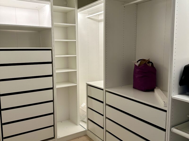 IKEA PAX hjørneskap med lys