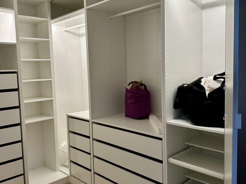 IKEA PAX hjørneskap med lys